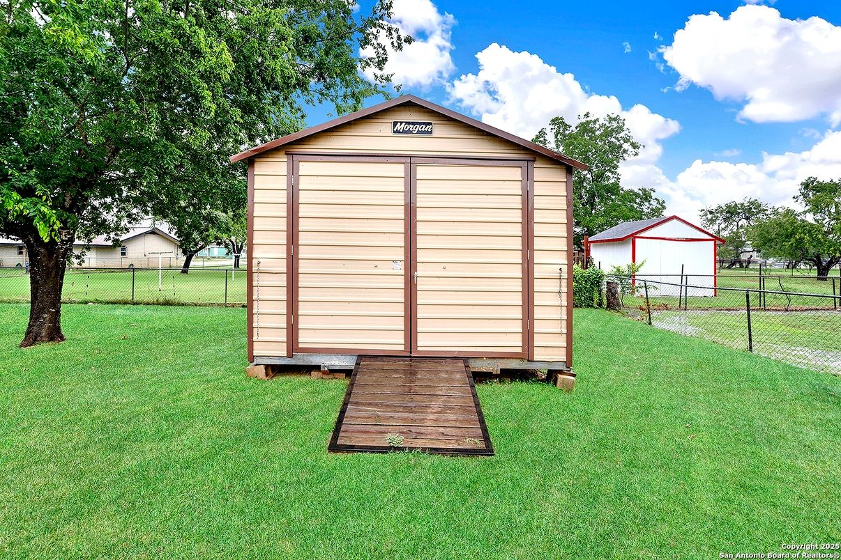 Backyard, Exterior