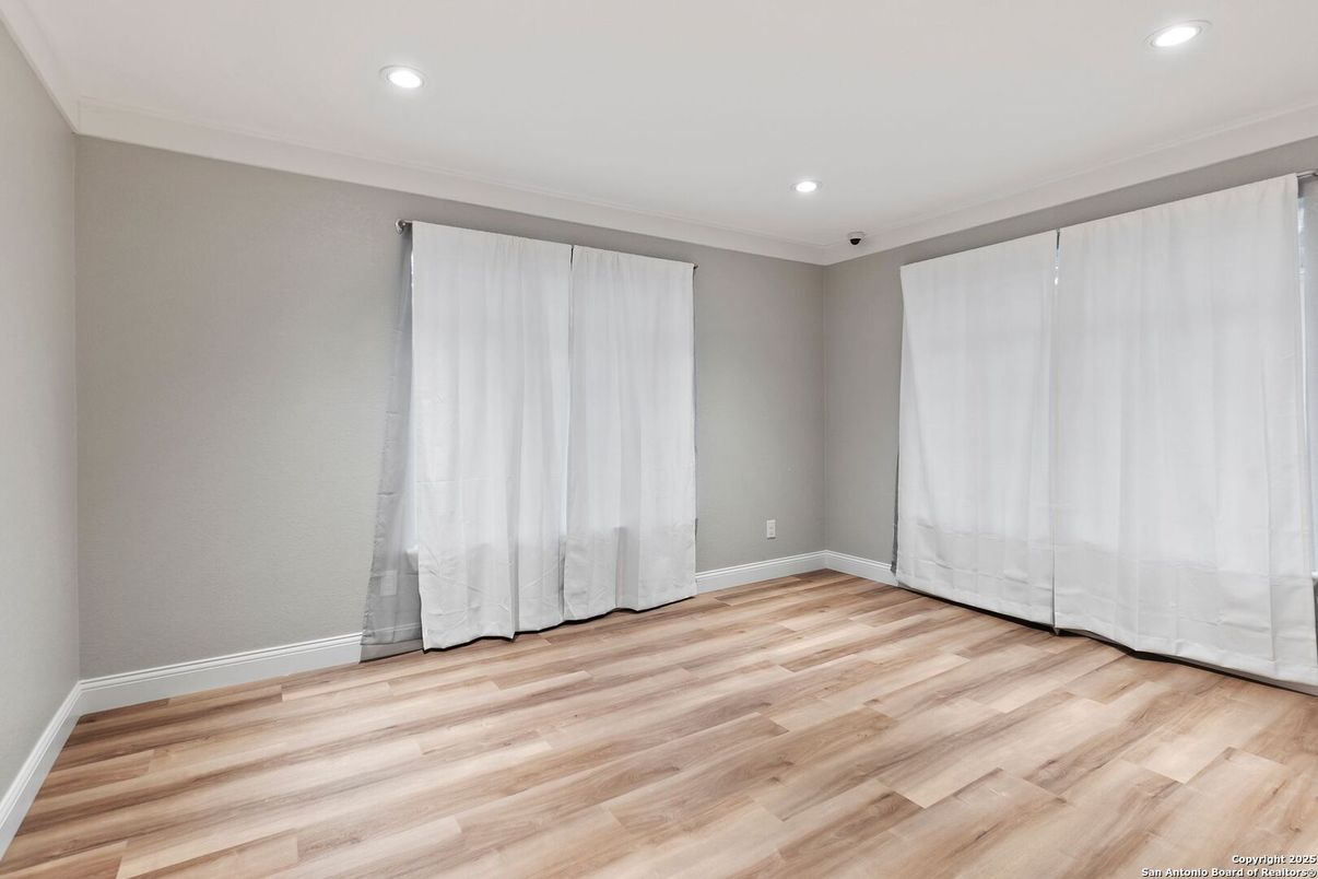 Empty room, Interior, Recessed Lighting, Wood Texture Flooring