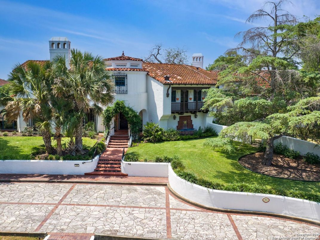 Backyard, Exterior, Facade, Spanish Mediterranean