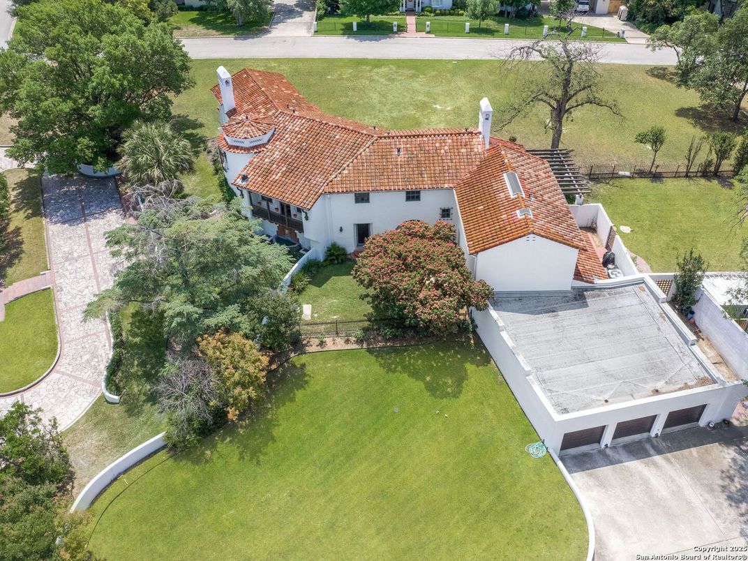 Exterior, Drone