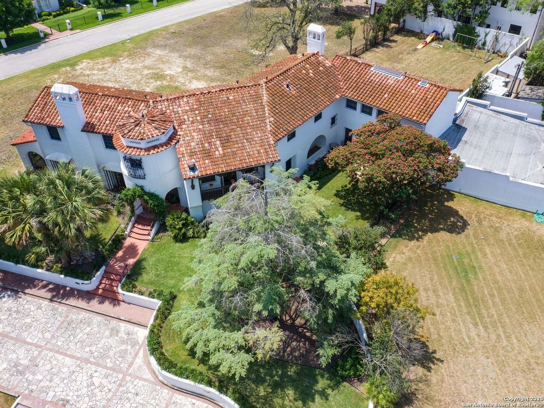 Exterior, Drone