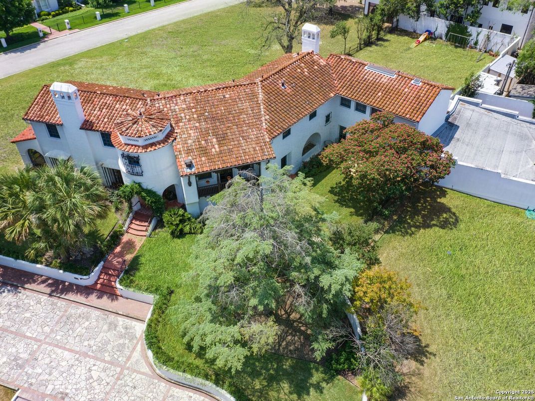 Exterior, Drone