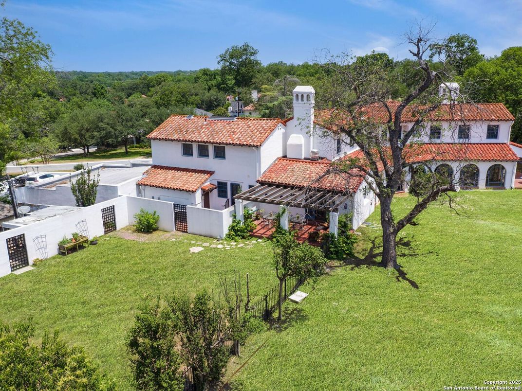 Exterior, Drone