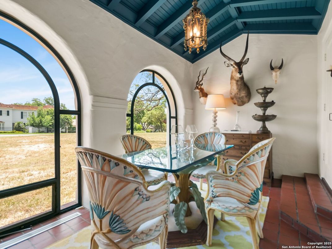 Dining room, Interior