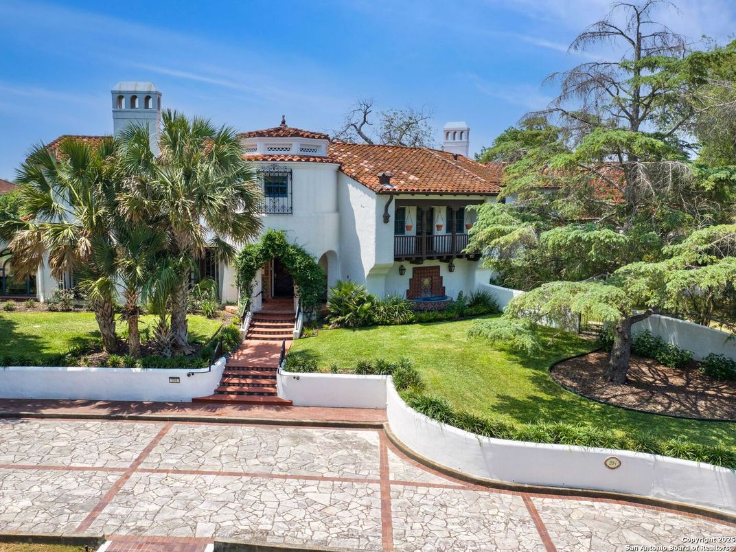 Backyard, Exterior, Facade, Spanish Mediterranean
