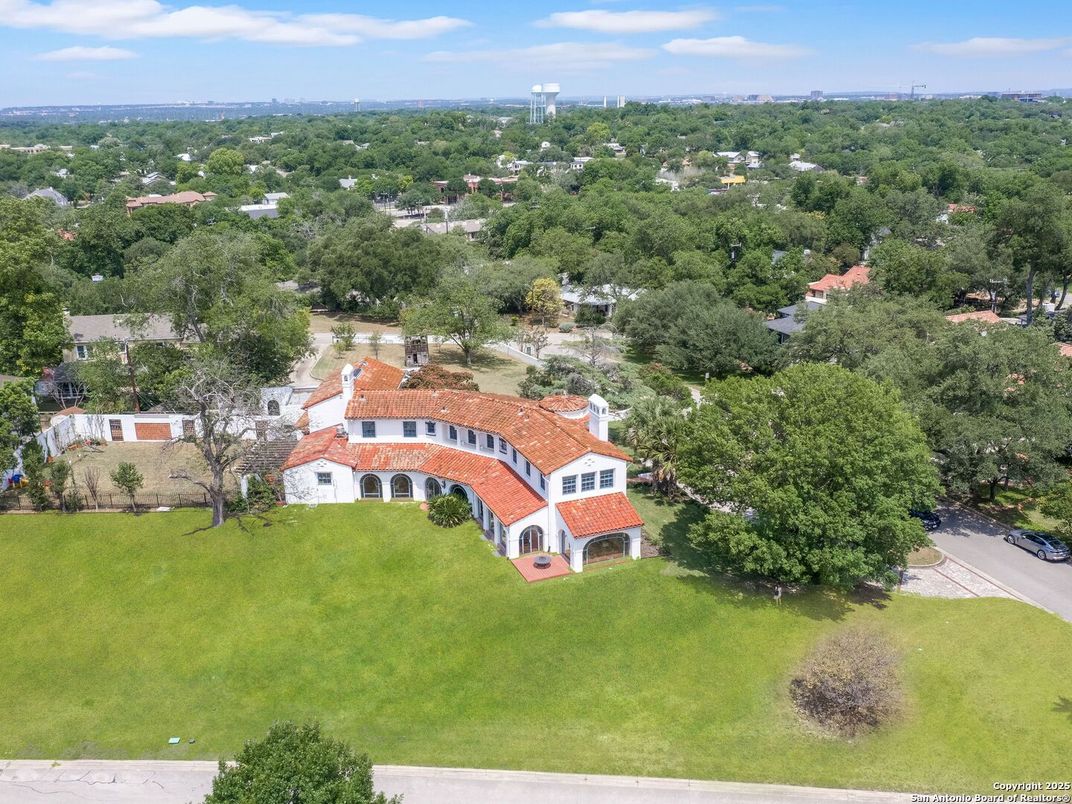 Exterior, Drone
