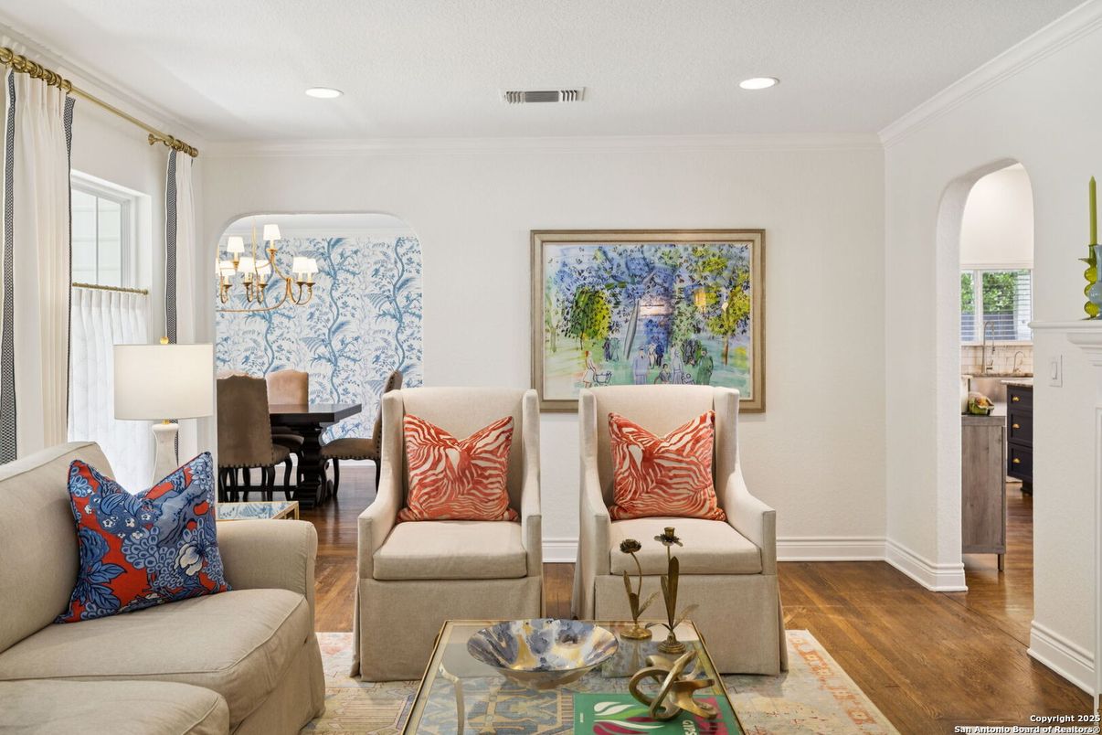 Chandelier, Dining room, Interior, Living room, Recessed Lighting, Wood Texture Flooring