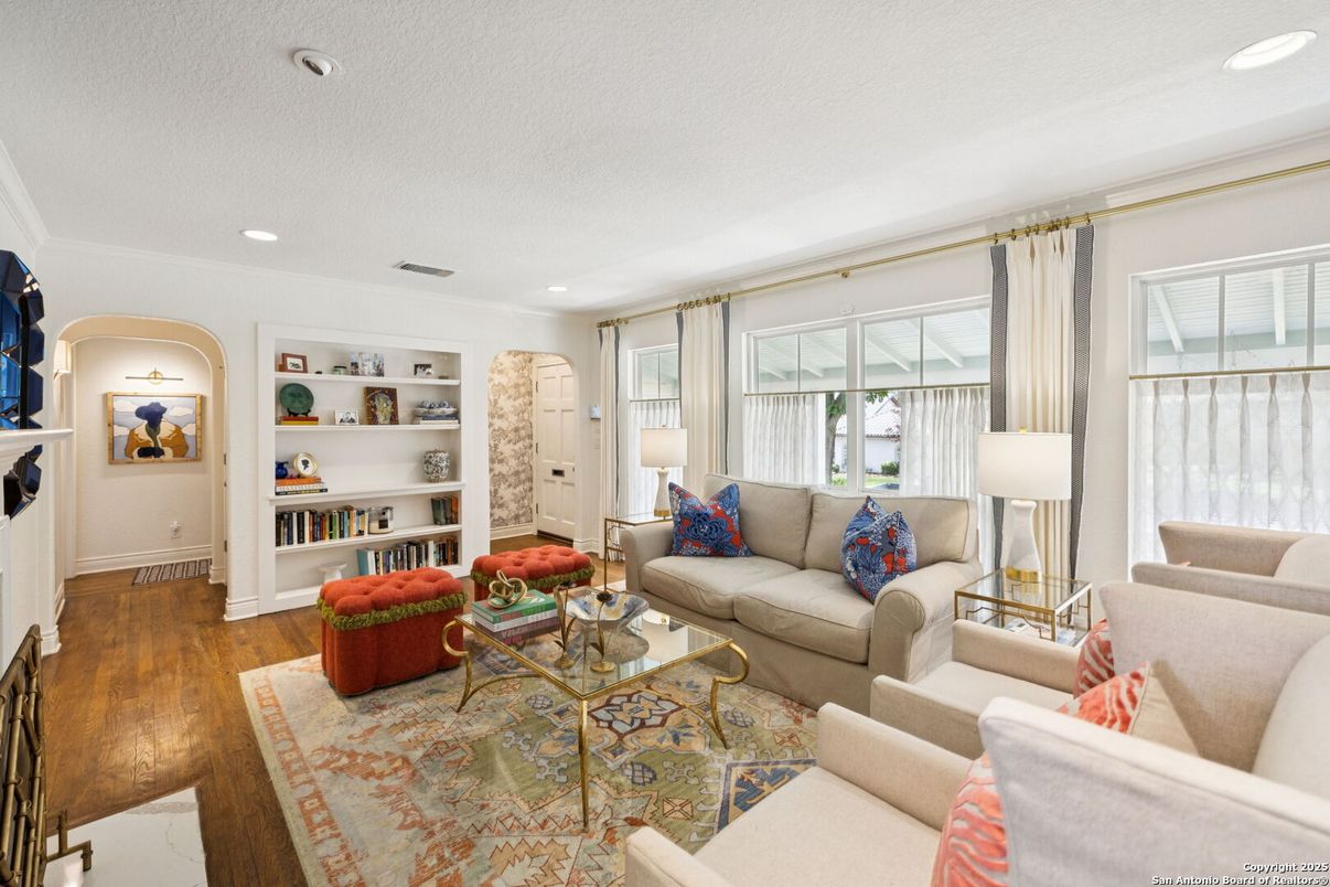 Interior, Living room, Recessed Lighting, Wood Texture Flooring
