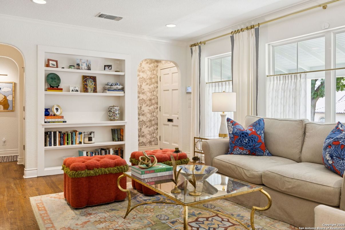 Interior, Living room, Recessed Lighting, Wood Texture Flooring