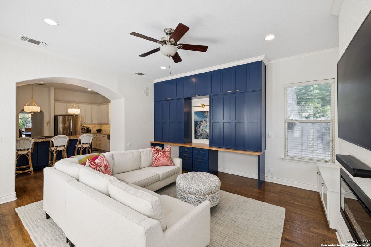 Dining room, Interior, Kitchen, Living room, Pendant Lights, Recessed Lighting, Wood Texture Flooring