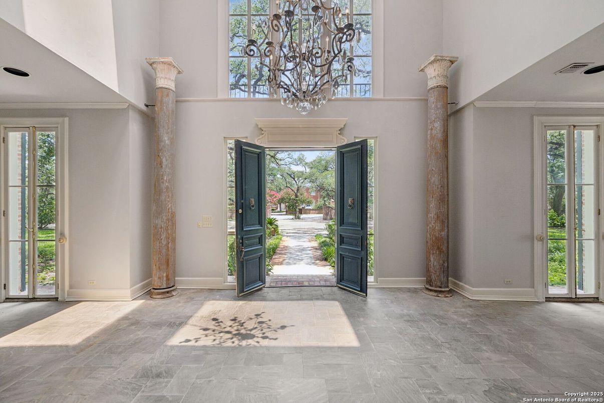 Chandelier, Interior