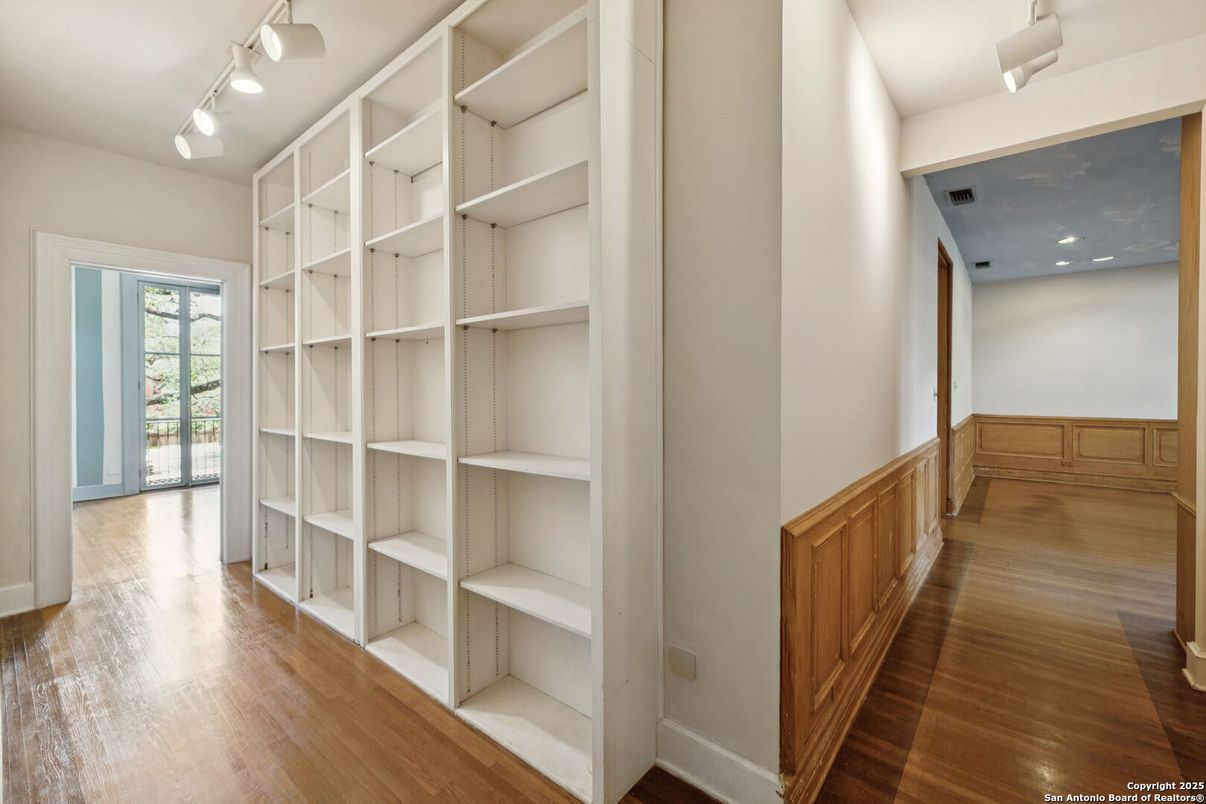 Interior, Recessed Lighting, Walk-in Closets, Wood Texture Flooring