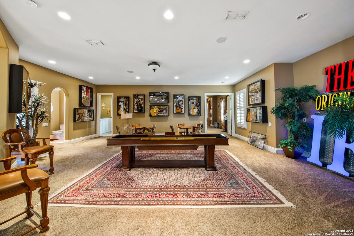 Game Room, Interior, Recessed Lighting