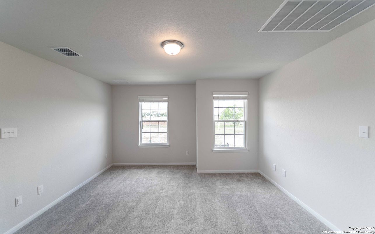 Empty room, Interior