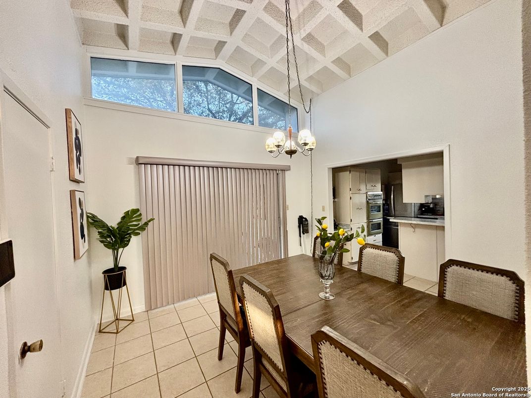 Chandelier, Dining room, Interior, Pendant Lights