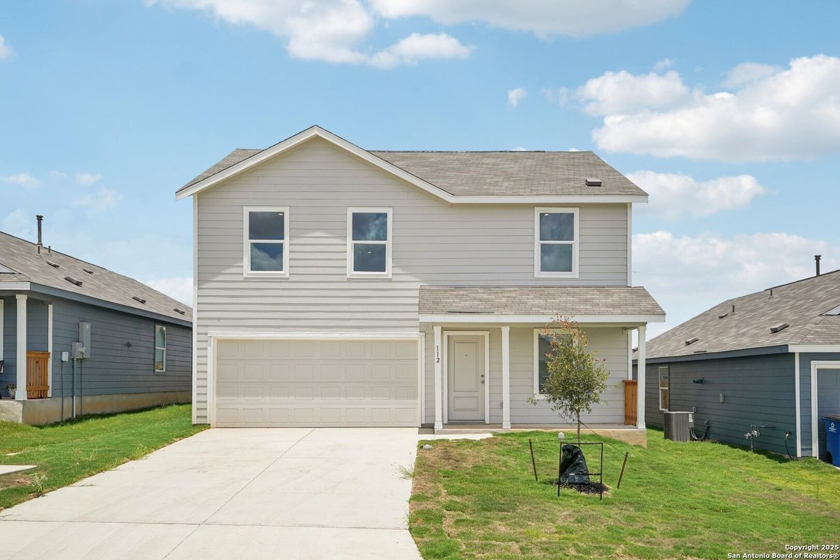 Attached, Exterior, Facade, Farmhouse