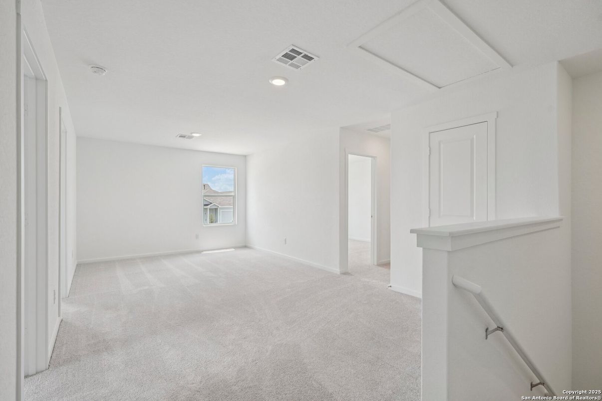 Empty room, Interior, Recessed Lighting