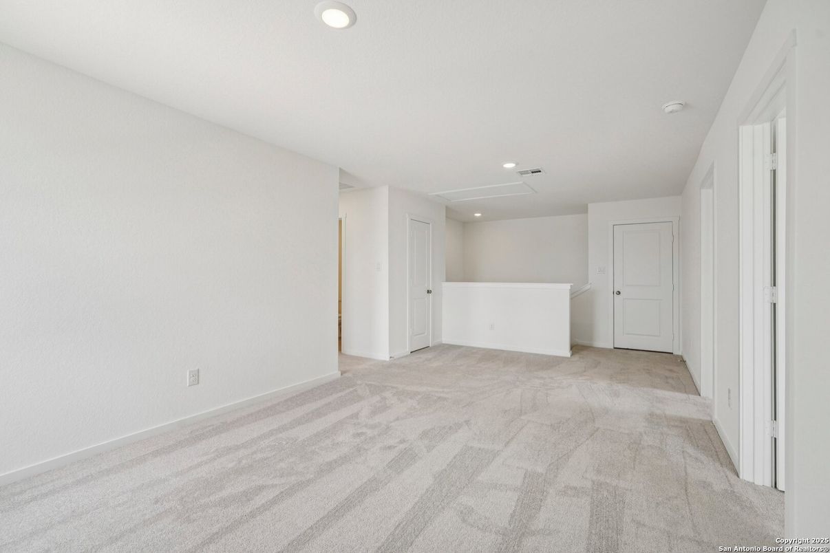 Empty room, Interior, Recessed Lighting