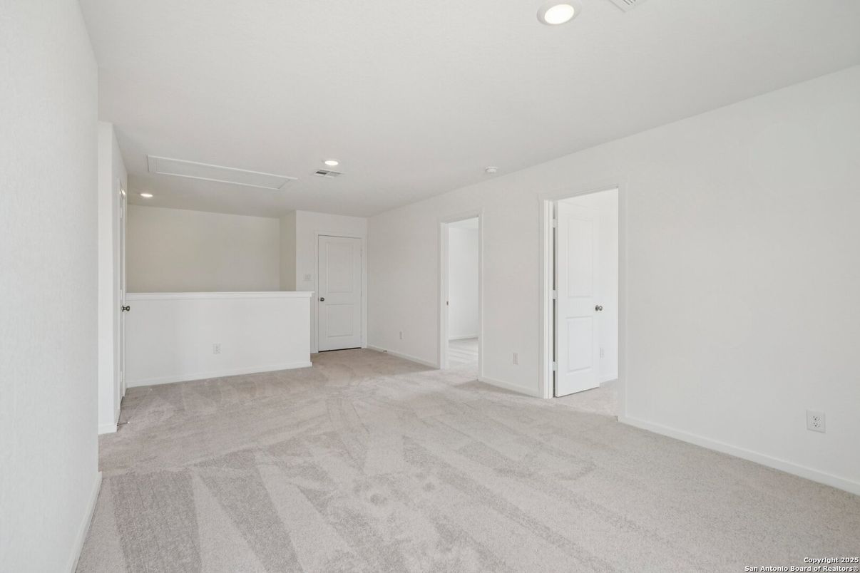 Empty room, Interior, Recessed Lighting