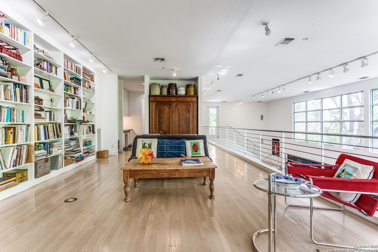 Interior, Recessed Lighting, Wood Texture Flooring