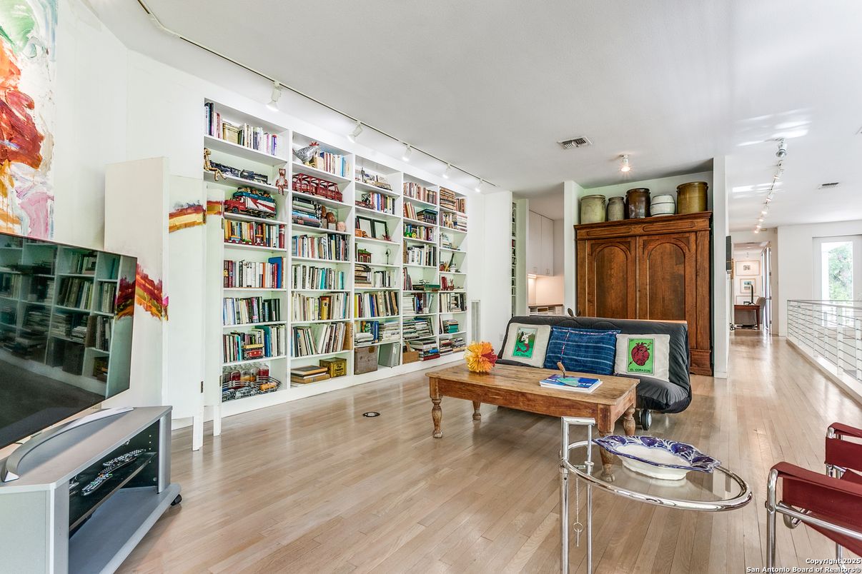 Interior, Recessed Lighting, Wood Texture Flooring