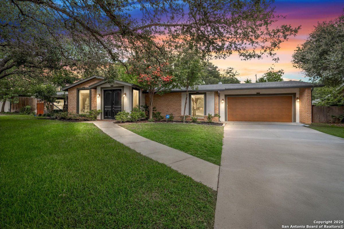 Attached, Backyard, Exterior, Facade, Brick Facade, Ranch
