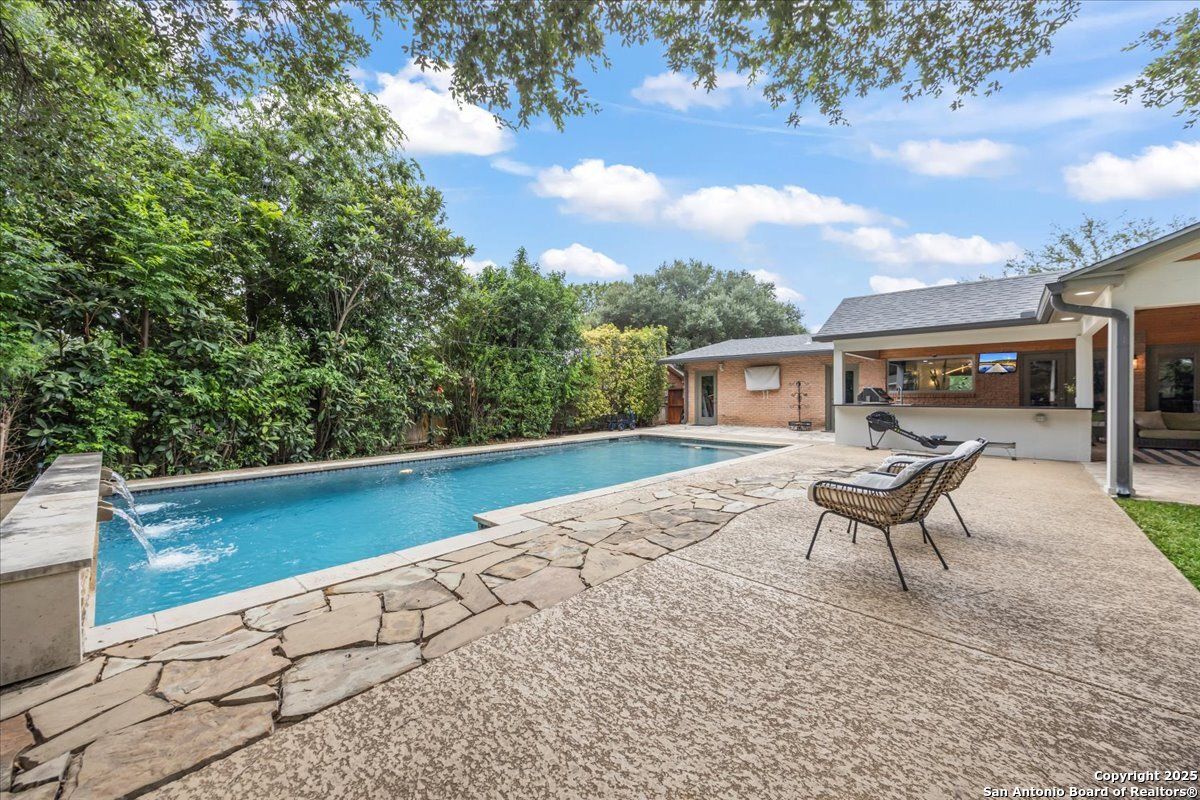 Exterior, Pool