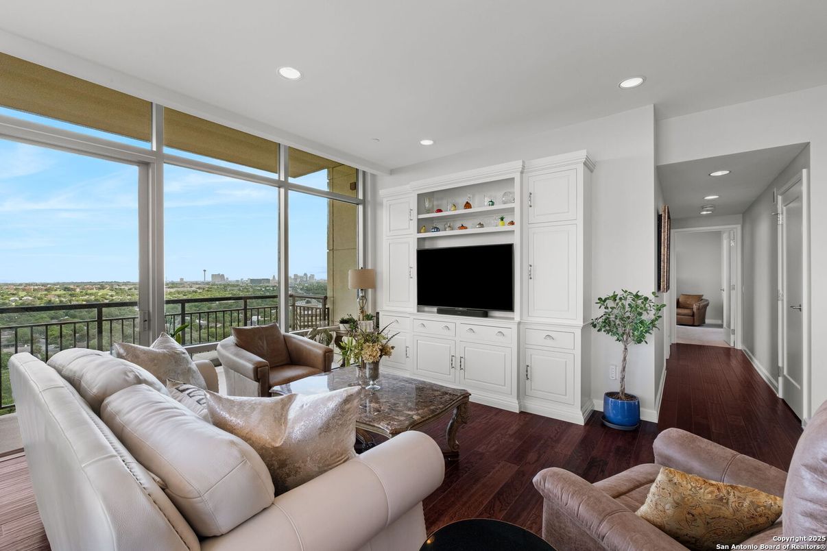 Interior, Living room, Recessed Lighting, Water, Wood Texture Flooring
