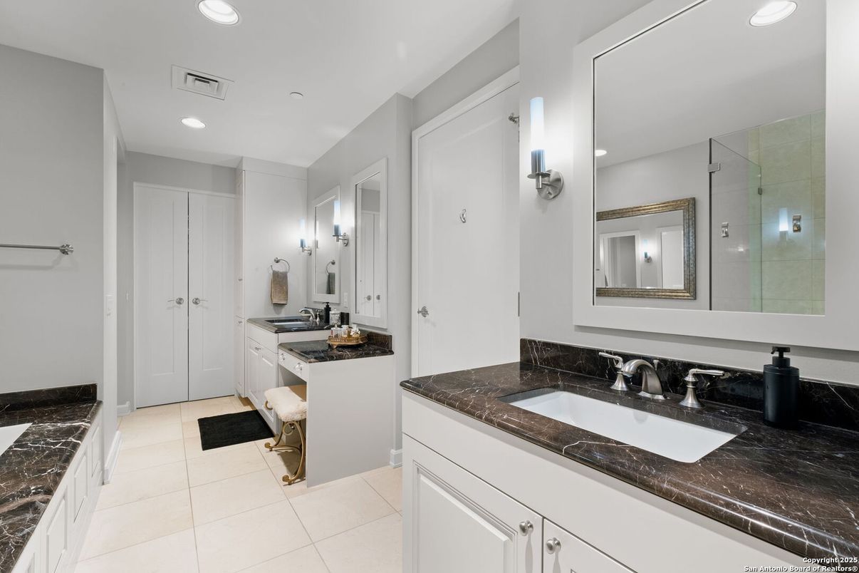 Bathroom, Dual Sink Vanities, Interior, Recessed Lighting
