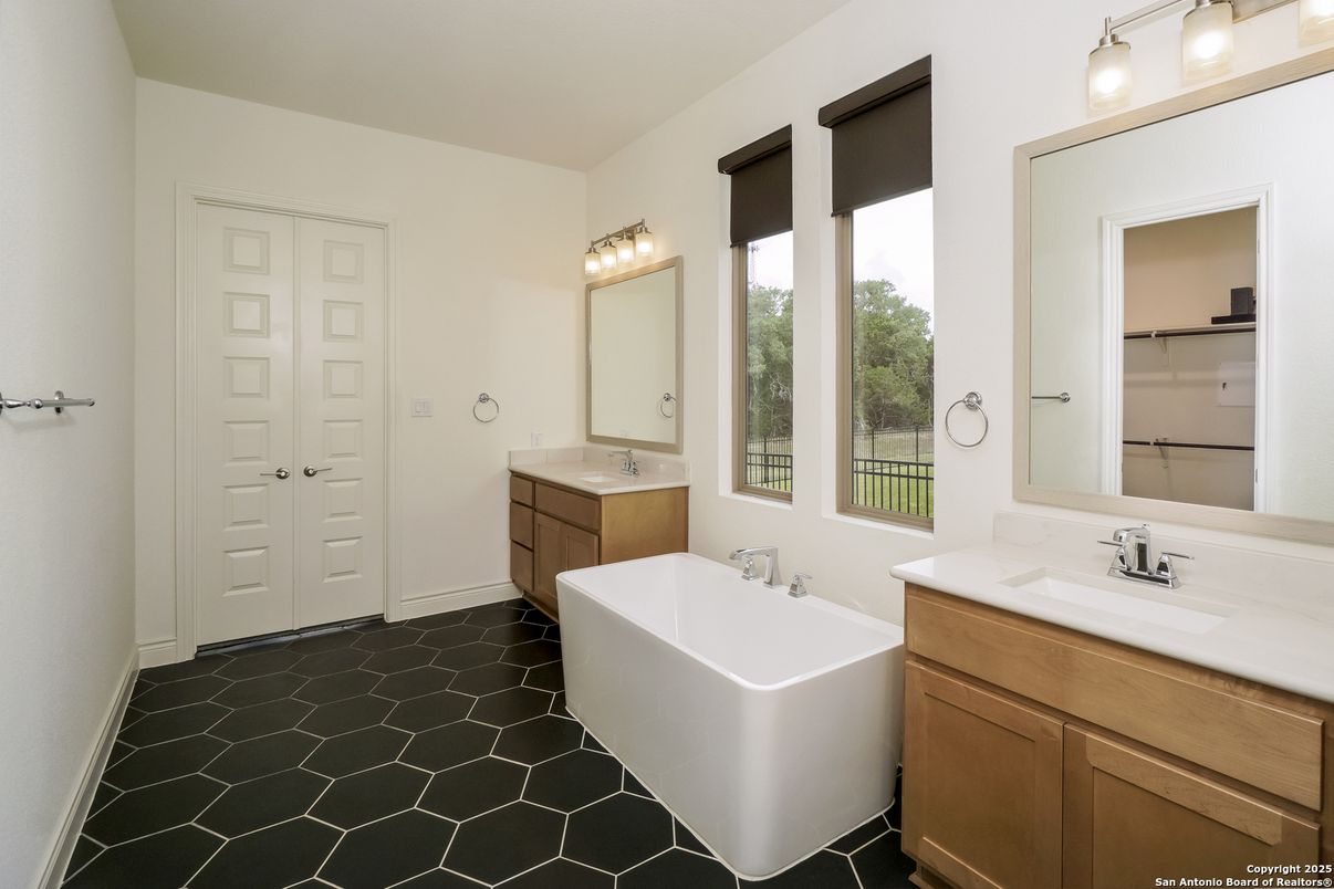 Bathroom, Dual Sink Vanities, Interior