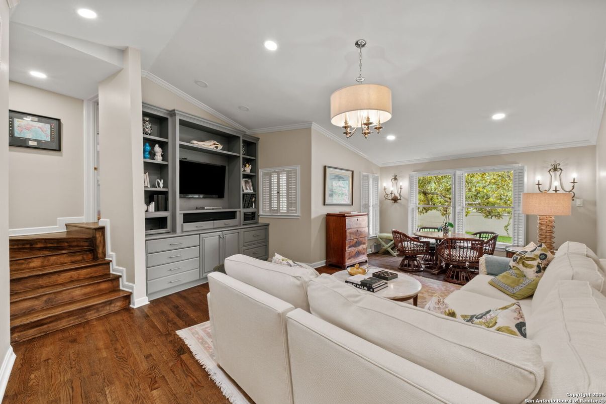 Chandelier, Dining room, Interior, Living room, Recessed Lighting, Wood Texture Flooring