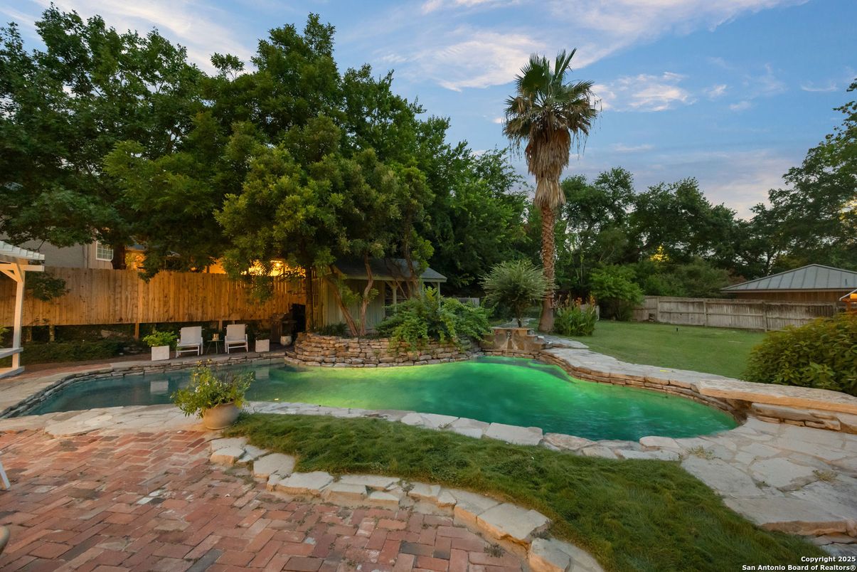 Exterior, Pool