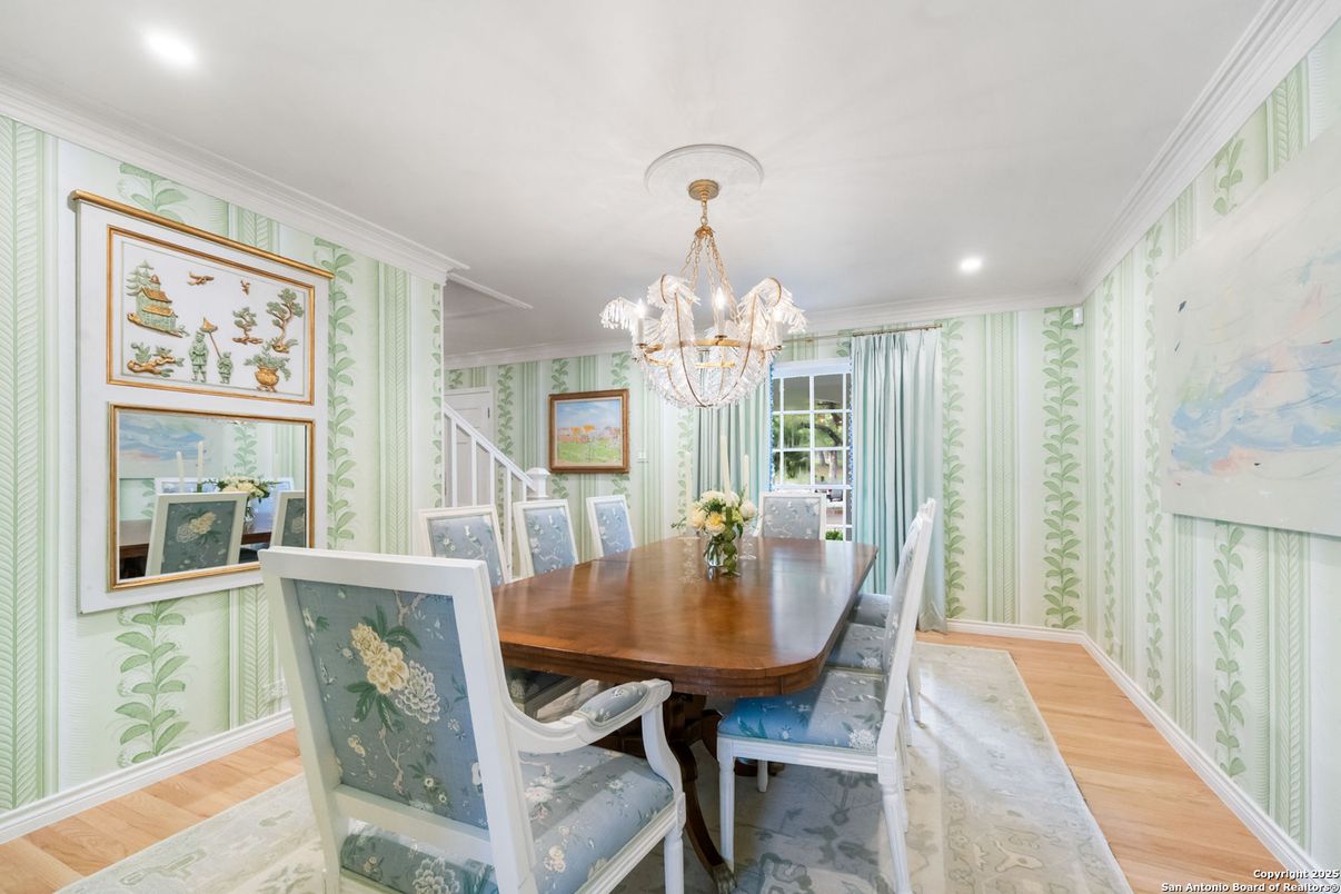 Chandelier, Dining room, Interior, Recessed Lighting, Wood Texture Flooring