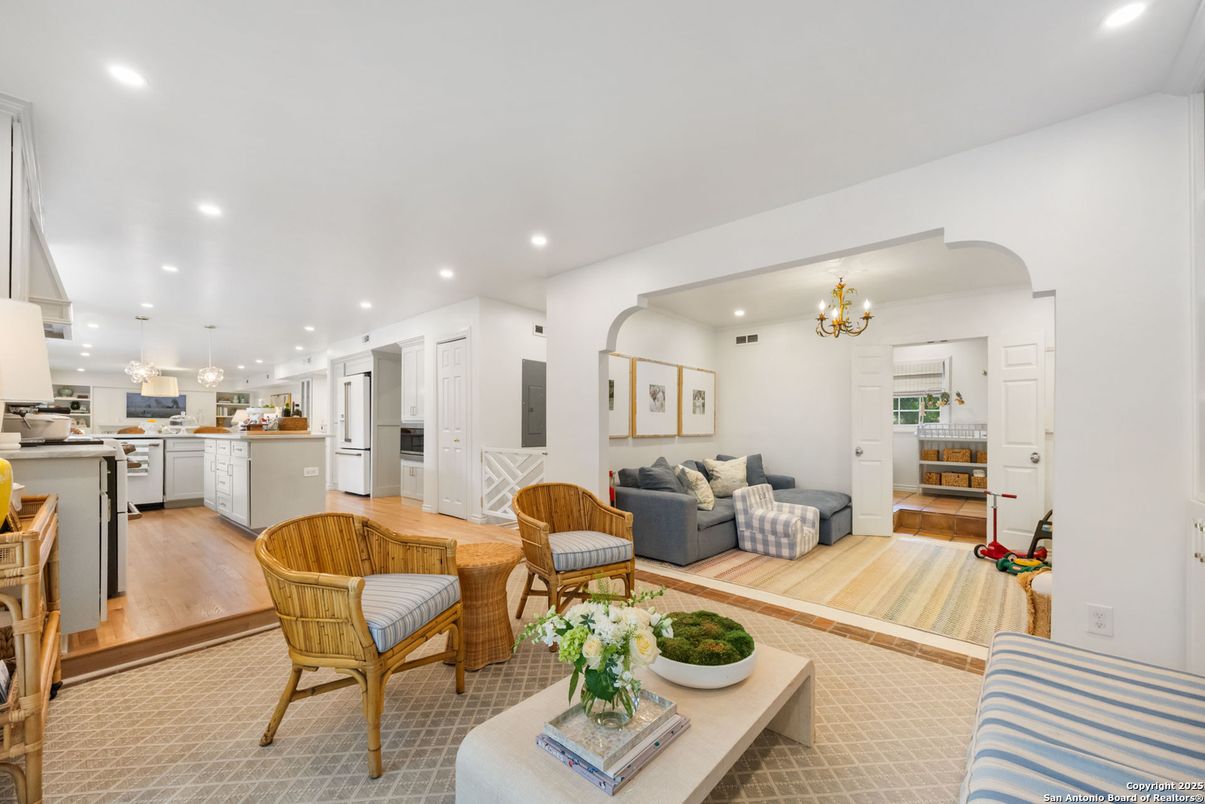 Chandelier, Interior, Kitchen, Living room, Pendant Lights, Recessed Lighting, Wood Texture Flooring