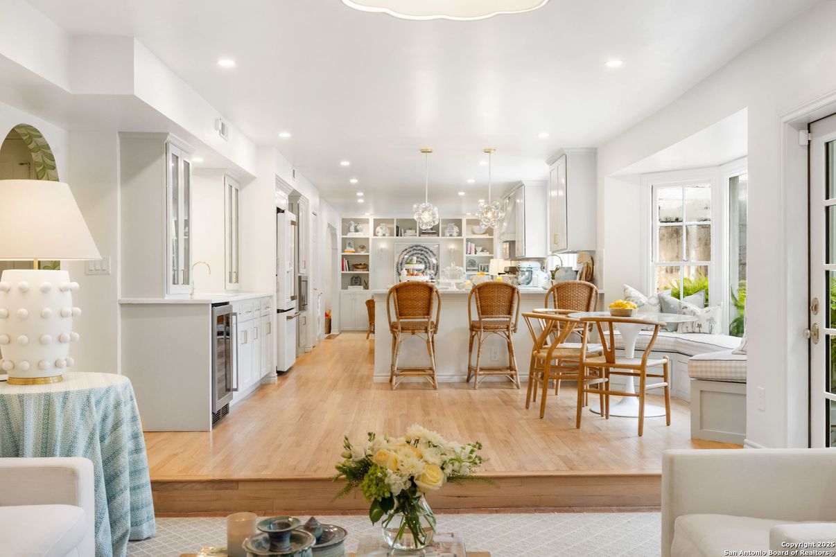 Dining room, Interior, Kitchen, Pendant Lights, Recessed Lighting, Wood Texture Flooring