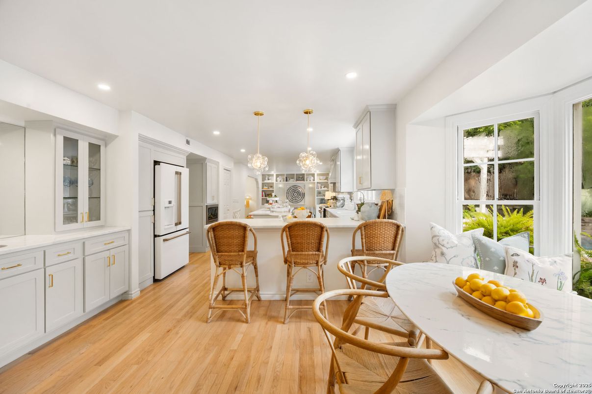 Dining room, Interior, Kitchen, Pendant Lights, Recessed Lighting, Wood Texture Flooring