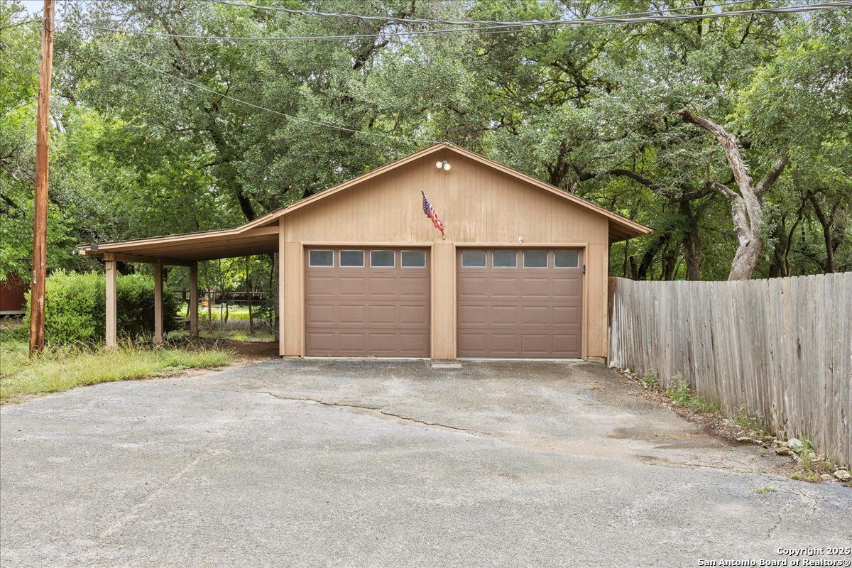 Detached Garage, Exterior