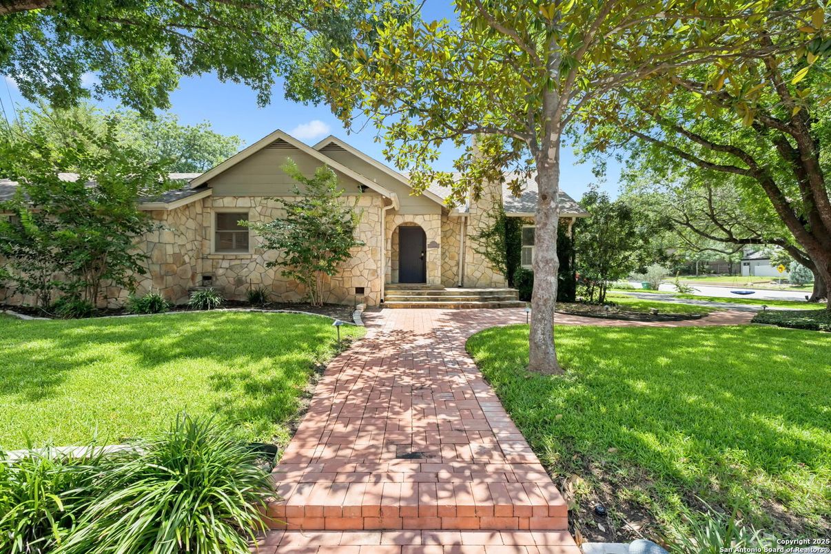 Backyard, Exterior, Facade, Ranch