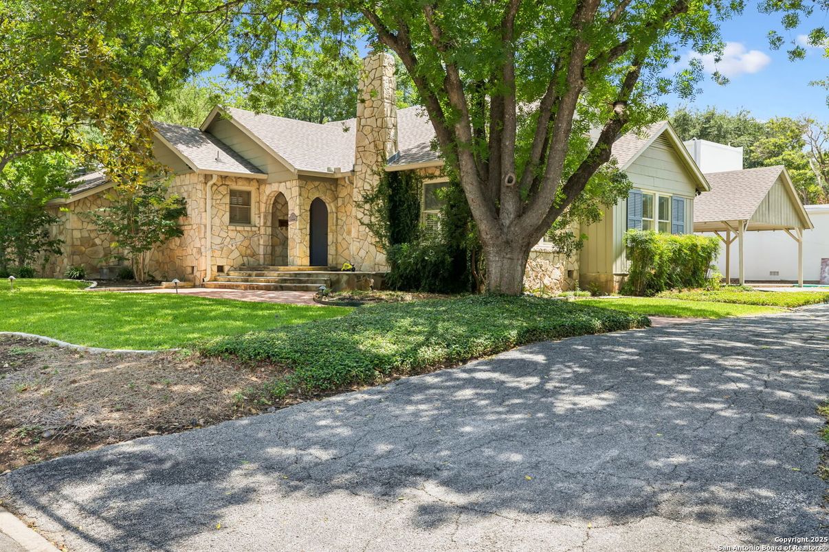 Backyard, Exterior, Facade, French Provincial