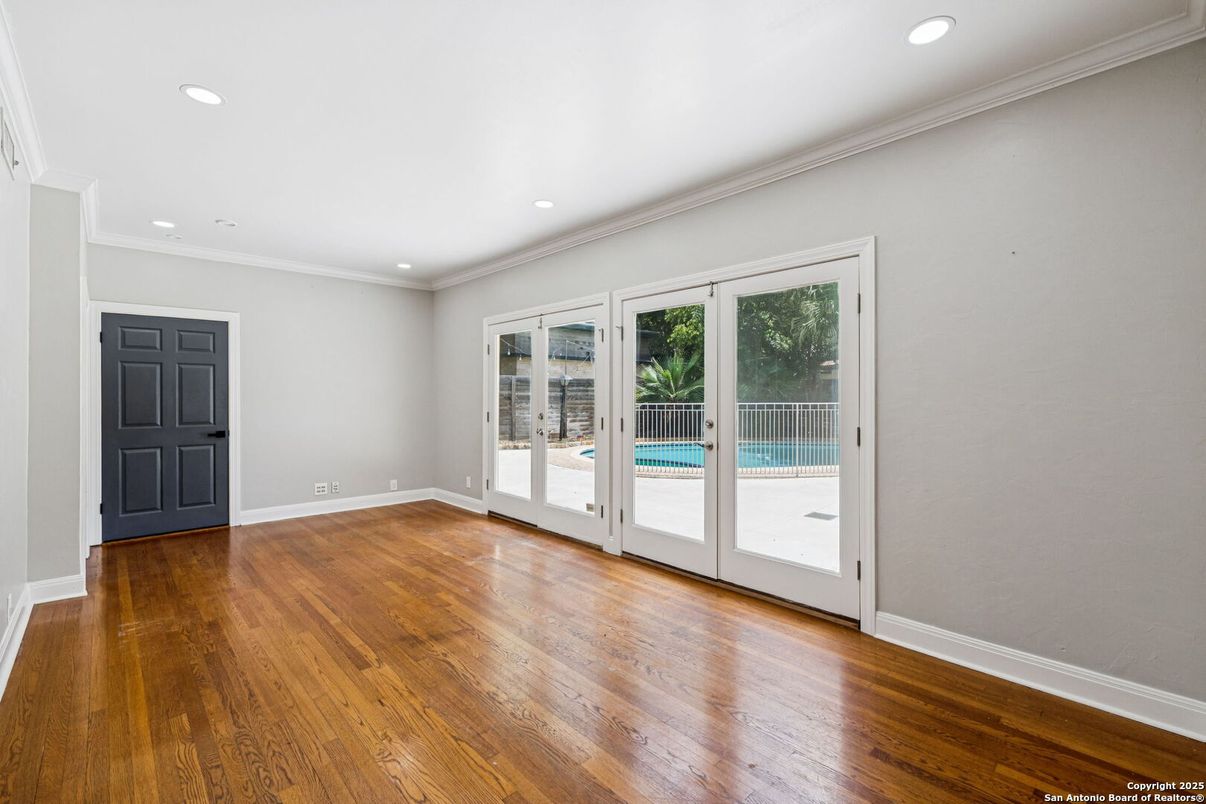 Empty room, Interior, Recessed Lighting, Wood Texture Flooring