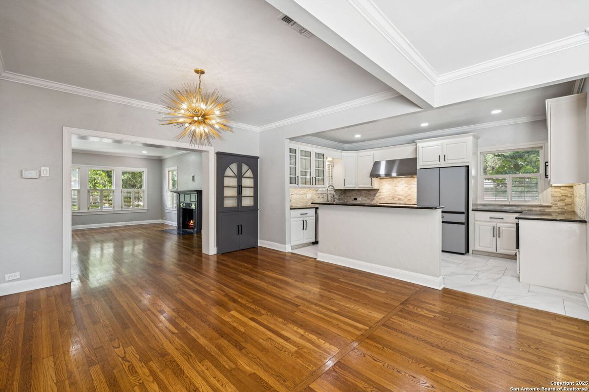 Chandelier, Interior, Kitchen, Marble, Pendant Lights, Recessed Lighting, Stainless Steel Appliances, Wood Texture Flooring