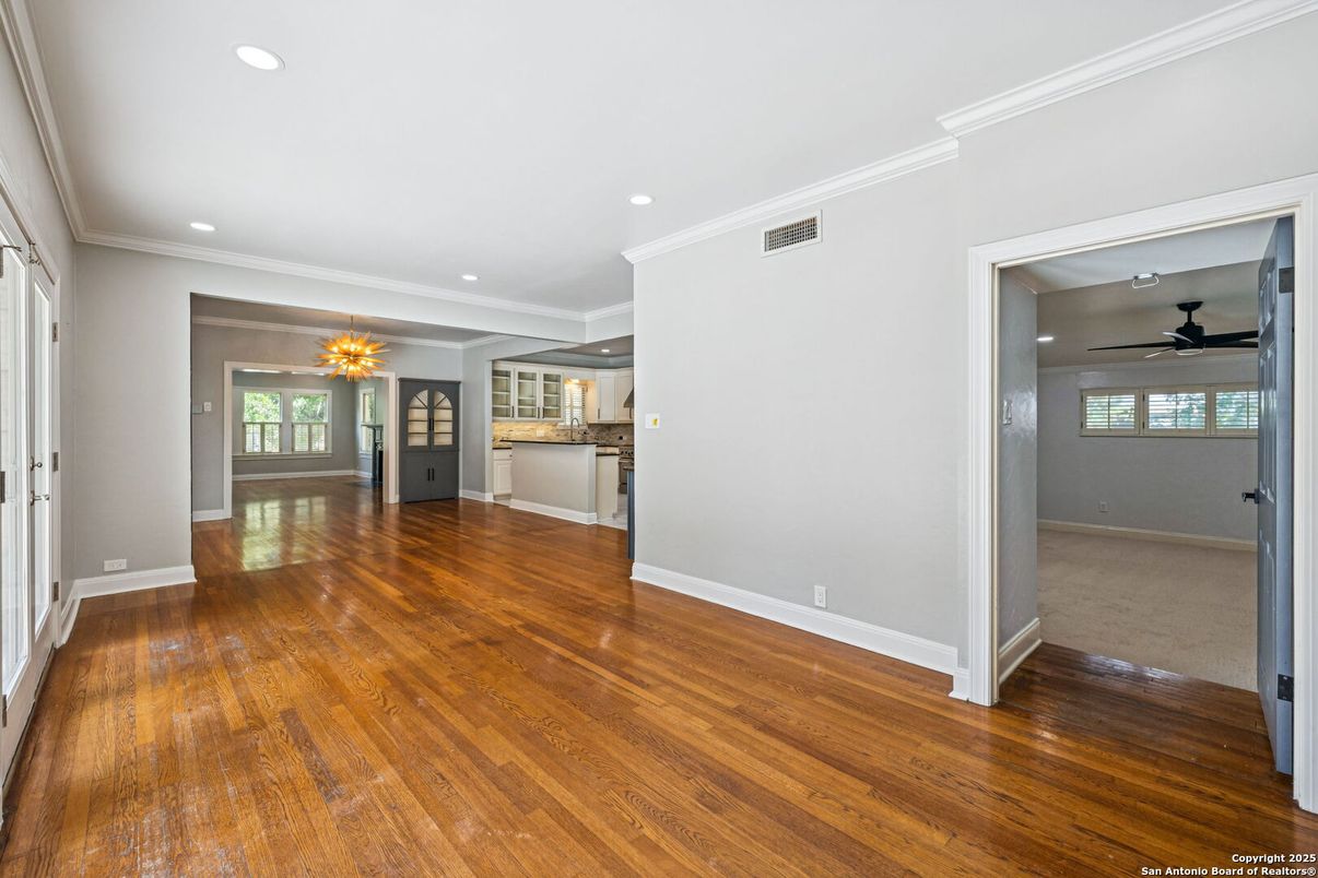 Empty room, Interior, Recessed Lighting, Wood Texture Flooring