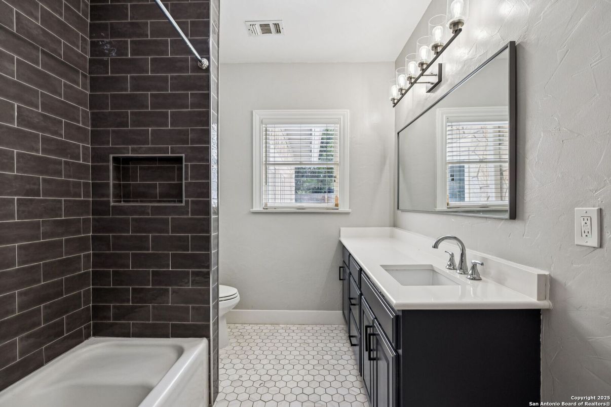 Bathroom, Dual Sink Vanities, Interior