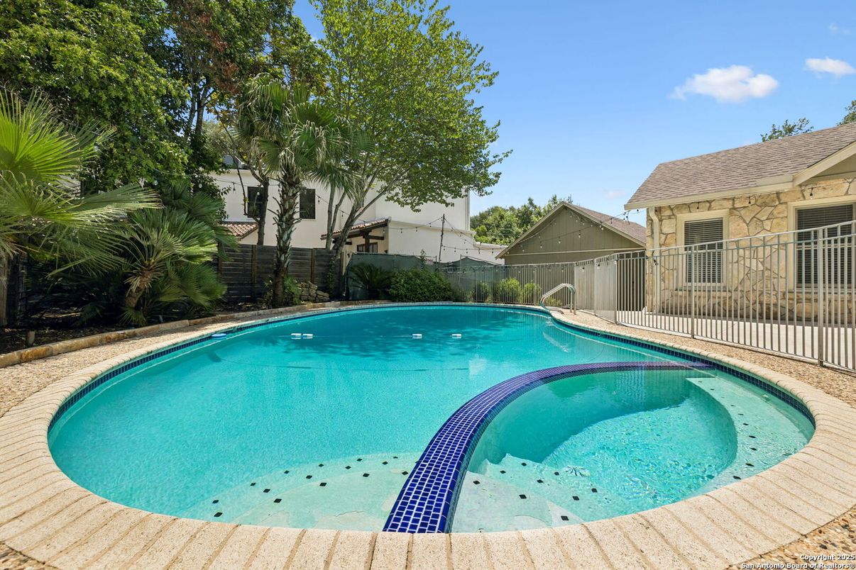 Exterior, Pool