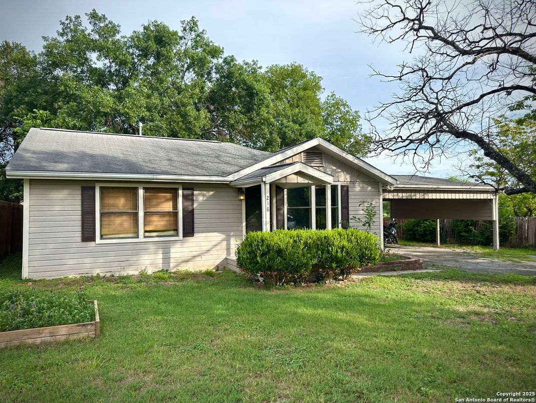 Backyard, Exterior, Facade, Ranch