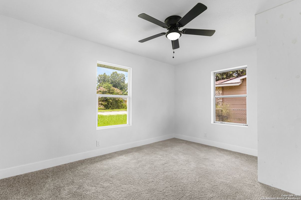 Empty room, Interior