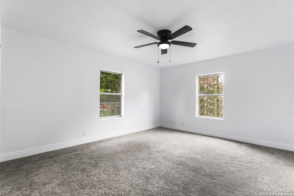 Empty room, Interior