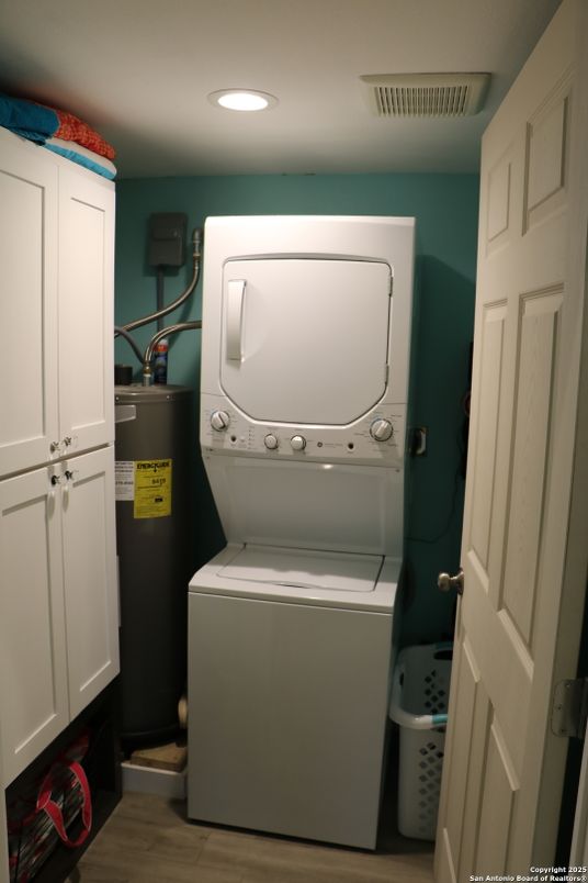 Interior, Recessed Lighting, Utility Closets, Washer, Wood Texture Flooring