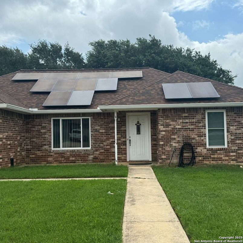 Exterior, Facade, Brick Facade, Solar Panels, Ranch