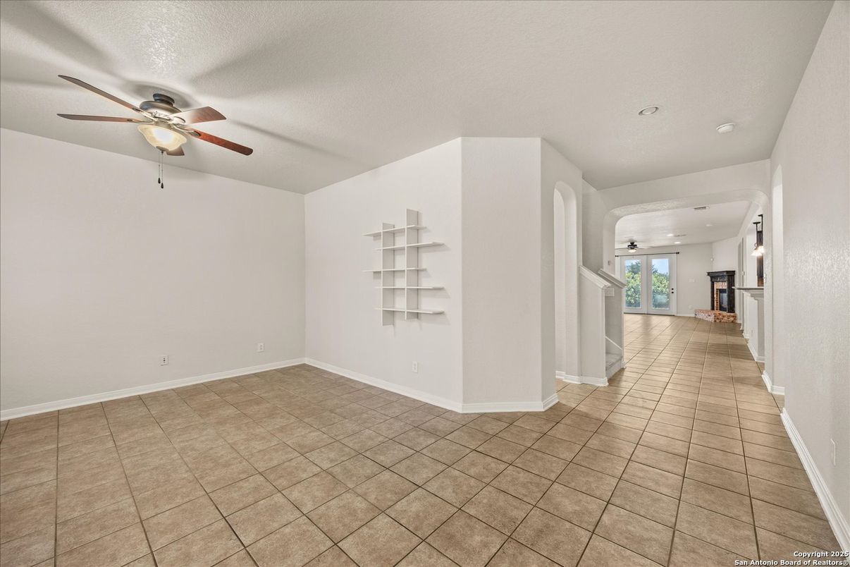 Empty room, Interior, Recessed Lighting